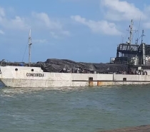 Tripulantes estão desaparecidos após naufrágio de navio de carga no Grande Recife