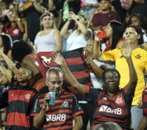 Flamengo segue líder em nova pesquisa sobre tamanho das torcidas; veja ranking