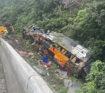 Acidente com ônibus deixa 12 mortos e nove feridos na BR-376  em Guaratuba
