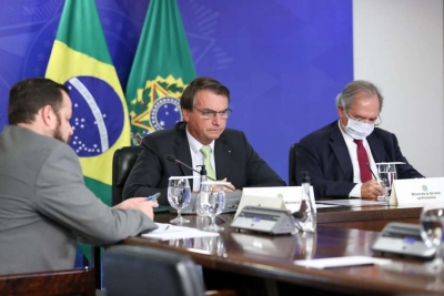 Bolsonaro critica benefício emergencial próprio dos estados