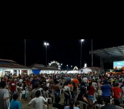 Senador Telmário Mota promove festa com aglomeração em meio a fase grave da pandemia em RR
